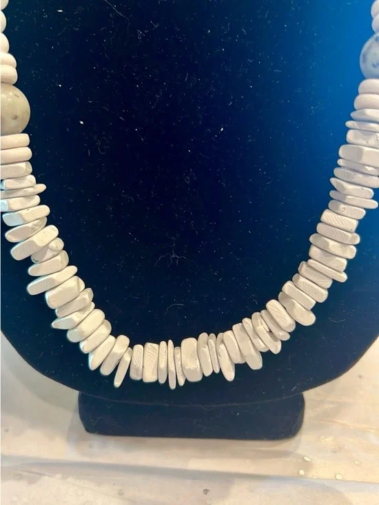 White Shell/Bead Necklace - Unbranded - Picture 3 of 4